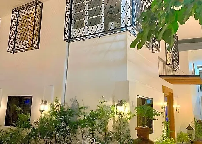 Courtyard 3*